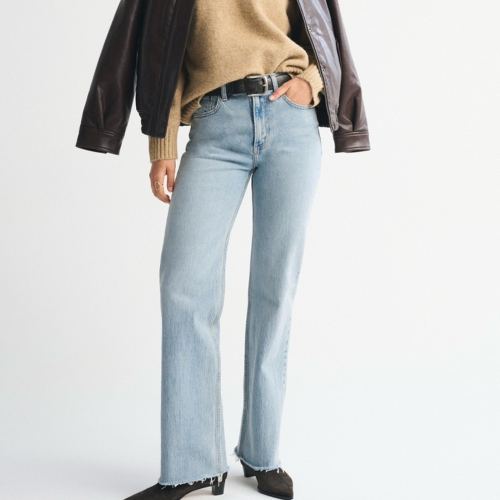 Abercrombie & Fitch High Rise 90s Relaxed Jean